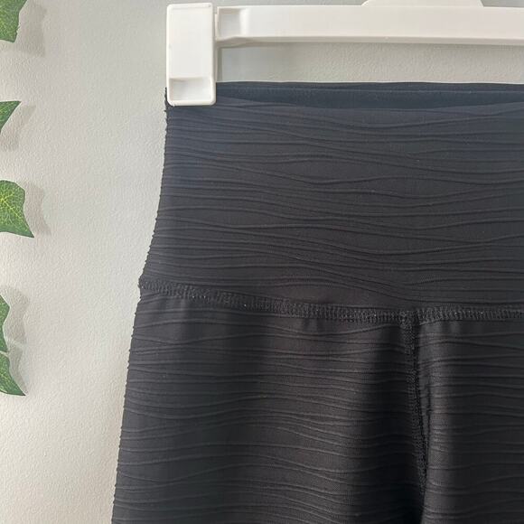 Beyond Yoga Influx Black Textured Leggings Sz S - Picture 8 of 9